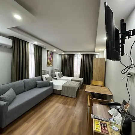 Marista Hotell *